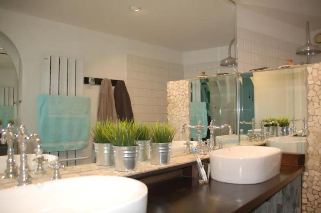 Magnifique Appartement De Charme Avec Vue Sur Le Palais Des Papes A Avignon Wifi Gratuit Ngoại thất bức ảnh