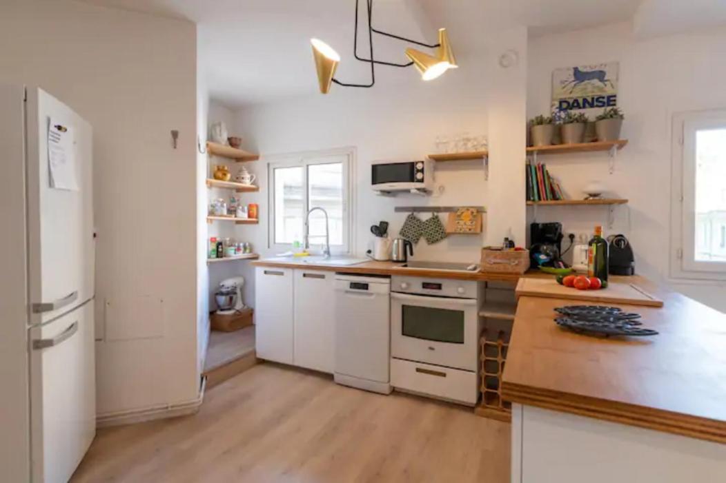 Magnifique Appartement De Charme Avec Vue Sur Le Palais Des Papes A Avignon Wifi Gratuit Ngoại thất bức ảnh